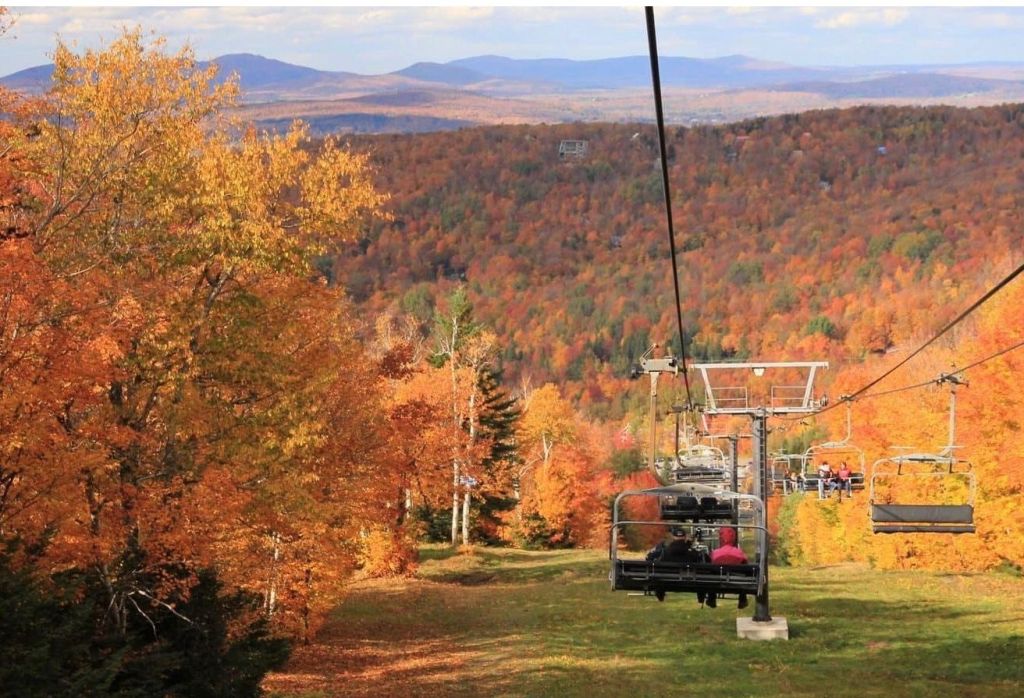 Autumn colours in Sutton, Québec 